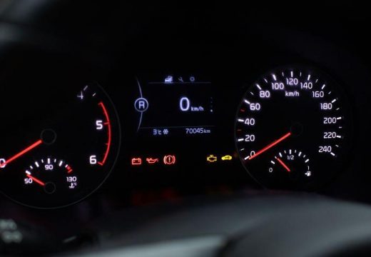 Koja upozorenja ne biste trebali ignorisati: Šta kada se upale lampice u vožnji?