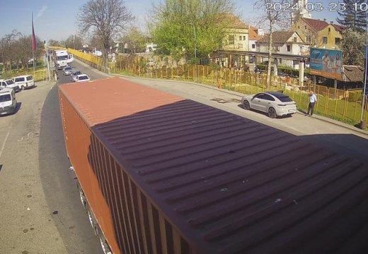 AMS RS: U Gradišci, Donjoj Gradini i Kostajnici gužva na ulazu u BiH