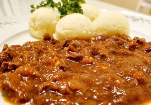 Jednostavno, a ukusno: Recept za juneći gulaš