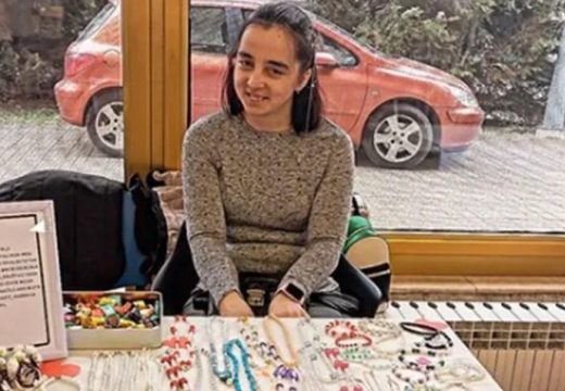 Lejla iz Banjaluke je invalid: Fakultetski obrazovana, živi od prodaje nakita