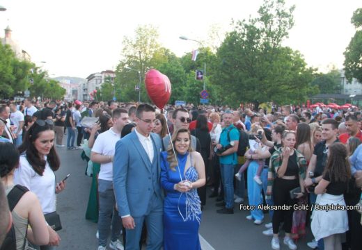 Evo koliko je novca potrebno: Matursko veče udar na džepove roditelja