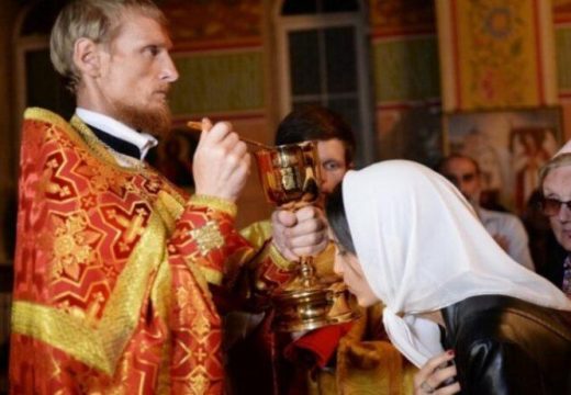 Sveštenik otkrio: Ovih pet pravila vjernici trebaju da se pridržavaju prije pričešća
