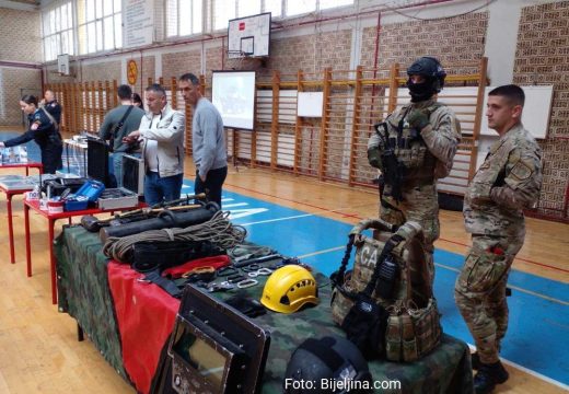 U drugu klasu biće upisano 150 učenika: Promocija banjalučke Srednje škole unutrašnjih poslova u Bijeljini  (Foto)