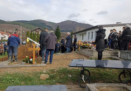 Posljednji ispraćaj: Sahranjen novinar Goran Maunaga