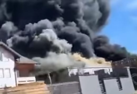 GORJELO SKLADIŠTE: Poznat identitet muškarca koji je STRADAO U POŽARU u Srebreniku (Video)