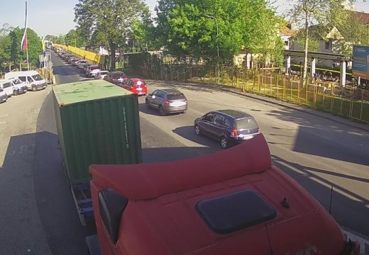 AMS RS: Očekuje se pojačana frekvencija saobraćaja na svim putevima i graničnim prelazima