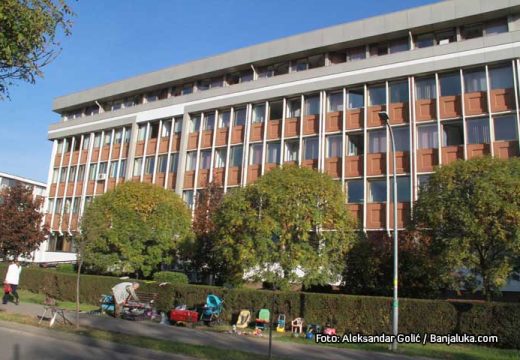 Dug manji u odnosu na prošlu godinu: FZO RS bankama duguje 178 miliona KM