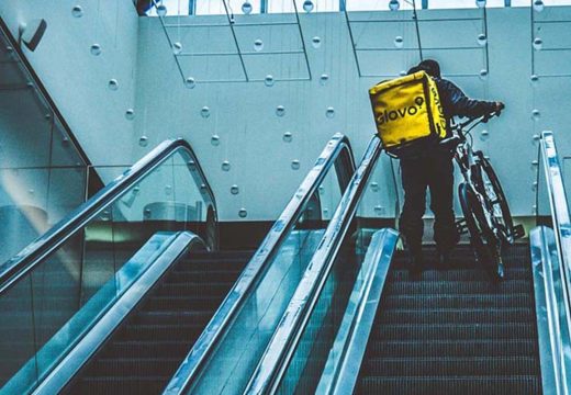 Uhapšen diler: U “Glovo” rancu prevozio marihuanu