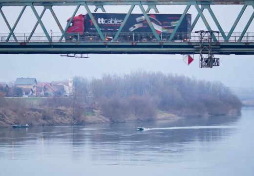 Neophodno pojednostaviti postupke: Komplikovane procedure na granicama usporavaju drumski saobraćaj