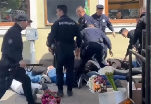 Haos u Beogradu uoči večitog derbija: Huligani obarali kontejnere da uspore policiju (Video)