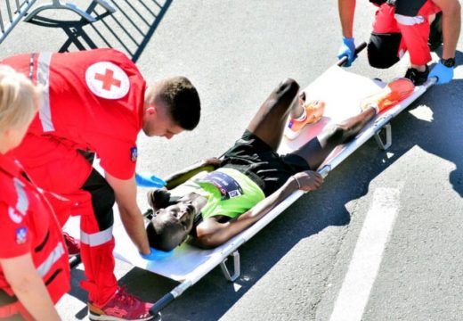 Drama u Beogradu: Pobjednik maratona prošao kroz cilj, pa se srušio (Foto)