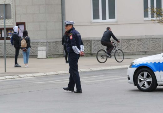Novčana kazna: Švajcarac kod Gradiške nudio djeci prevoz do škole i novac
