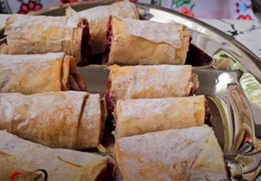 Tako šuškava i sočna: Posna pita sa višnjama, grizom i orasima