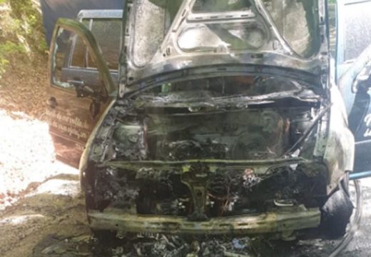 Požar: Izgorio automobil u Doboju (Foto)