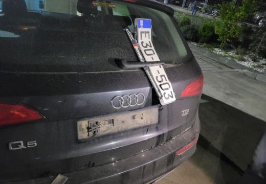 Bijeljina: Pokidana tablica sa privatnog vozila Ljubiše Petrovića