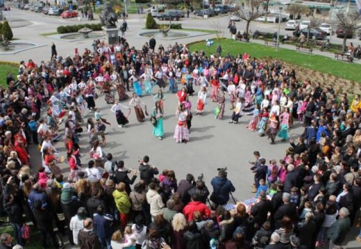 JU SKUD „Semberija“: Lazarice u subotu ispred Gradske uprave