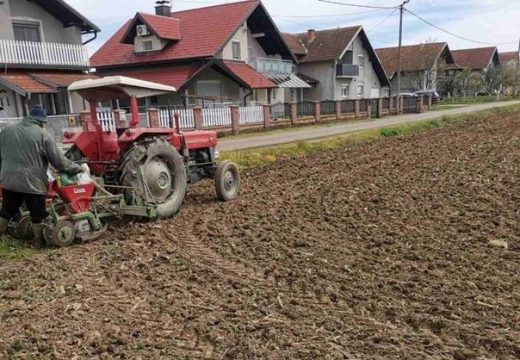 Struka ne preporučuje sjetvu prije prve dekade aprila: Natprosječne temperature podstakle semberske ratare da posao počnu ranije nego inače