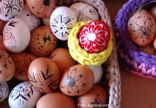 U susret Vaskrsu:  Zlatne ruke semberskih žena (Foto)