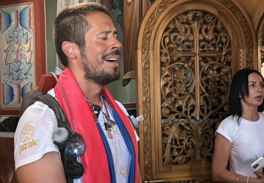 Poklon sestrinstva manastira: Nikola Rokvić dobio divan znak pažnje u Egini