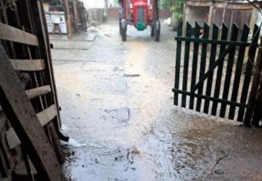 OLUJNA KIŠA: Snažno nevrijeme protutnjalo dijelovima Srbije i iza sebe ostavilo haos (Foto)