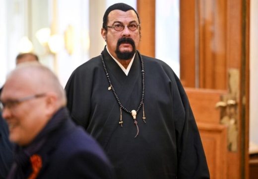 Slavni američki glumac na ceremoniji u Kremlju: Stiven Sigal prisustvovao Putinovoj inauguraciji (Video)