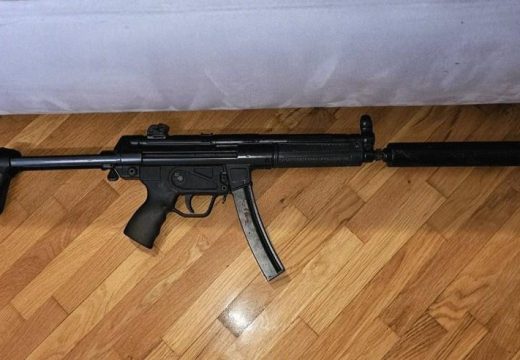 Ugljevik: Policija upala u stan, pronašli hekler sa prigušivačem
