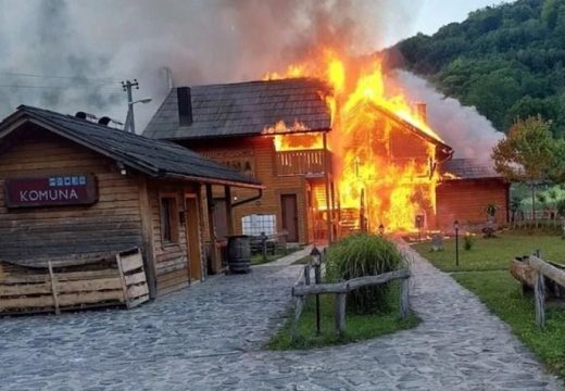 Ribnik: U požaru izgorjeli restoran ”Komuna” i apartmani, nema povrijeđenih (Foto/Video)