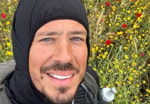 Otkrio kako se uspio odbraniti: Nikolu Rokvića tokom hodočašća napao čopor pasa lutalica (Video)