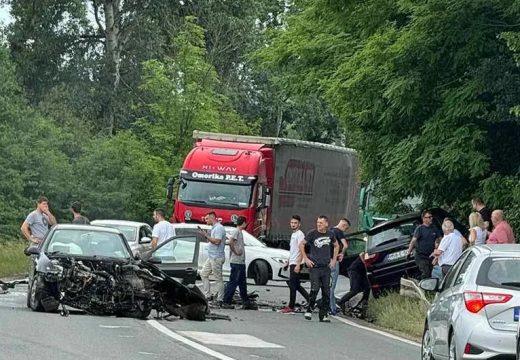 Dijelovi rasuti po putu: Još jedna saobraćajka BiH
