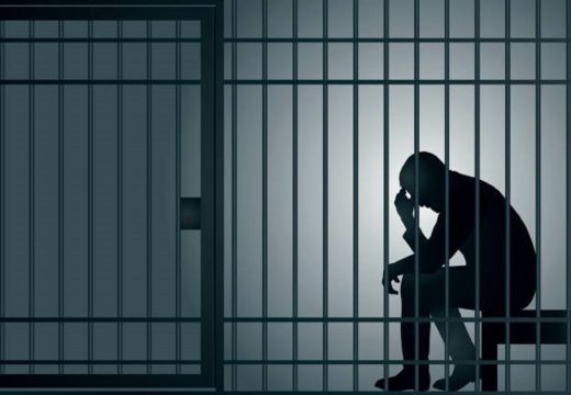 Bijeljina: Produžen pritvor osumnjičenom za proizvodnju droge i promet oružja