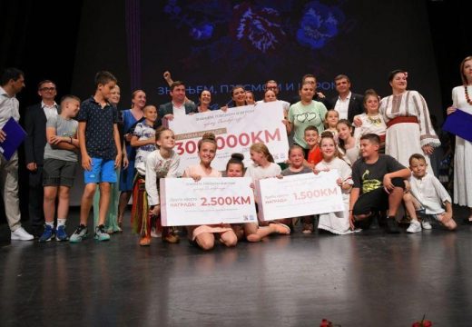 Festival: Znanjem, pjesmom i igrom kroz Semberiju Dvorovi stigli do titule pobjednika