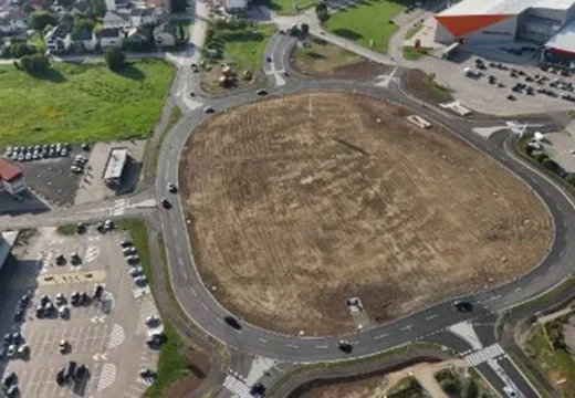 Gradiška: Puštena u saobraćaj kružna raskrsnica “Jabuka”