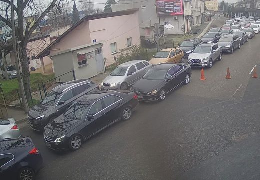 Duge kolone vozila prema Hrvatskoj: Velike gužve na nekoliko graničnih prelaza u BiH