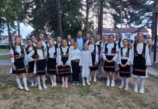 “Znanjem, pjesmom i igrom kroz Semberiju”: Novo festivalsko veče, ovaj put u Dvorovima (Foto)