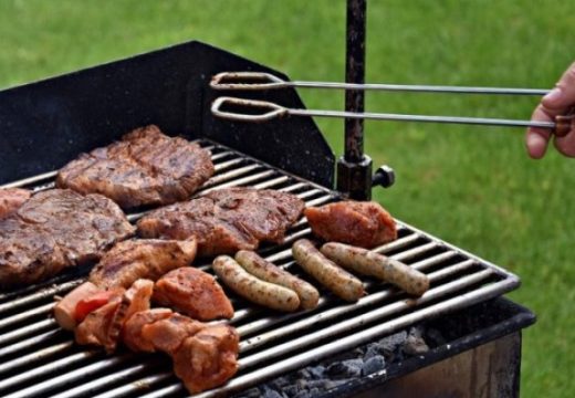 Sezona roštiljanja na otvorenom je u punom jeku: Ovako ćete se zaštititi od trovanja hranom