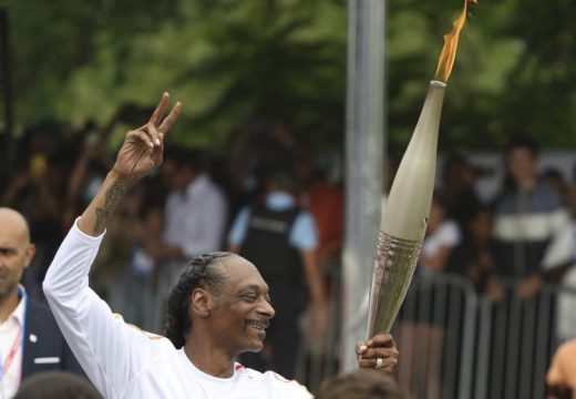 Čast pripala i reperu: Snup Dog nosio olimpijsku baklju ulicama Pariza