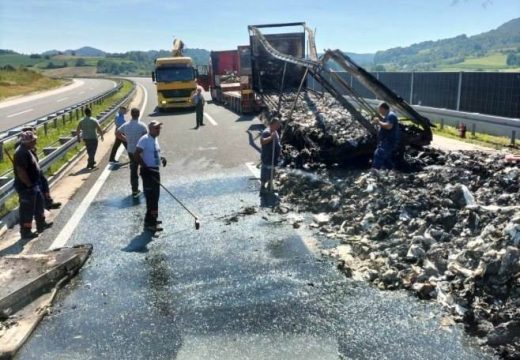 Auto-put prema Prnjavoru otvoren za saobraćaj: Formirana kolona od nekoliko kilometara (Video)