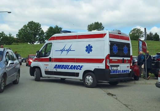 Vozilom sletio s kolovoza: Zadobio teške povrede