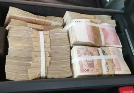 I carinici u šoku: Pronađena ogromna hrpa para