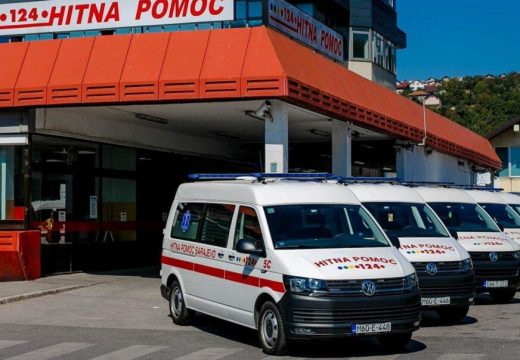 Nesvakidašnja nesreća: Traktorom probio zid kuće, muškarac (69) teško povrijeđen