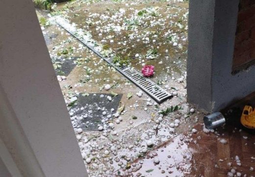 Praćeno gradom: Jako nevrijeme pogodilo Kozarsku Dubicu i Kostajnicu (Foto/Video)