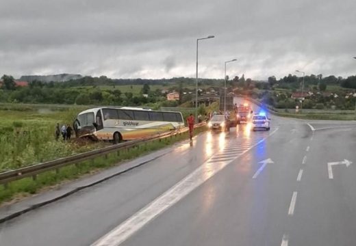 Nezgoda: Autobus sletio u Prnjavoru, više povrijeđenih