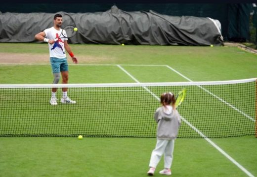 Pripreme za polufinale: Đoković iskoristio slobodno vrijeme i zaigrao sa Tarom dubl (Video)