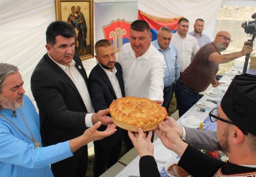 Obilježavanje: Poruka sa obilježavanja Petrovdana na Majevici; “SDS, 9. januar i Republika Srpska su neraskidivo povezani”