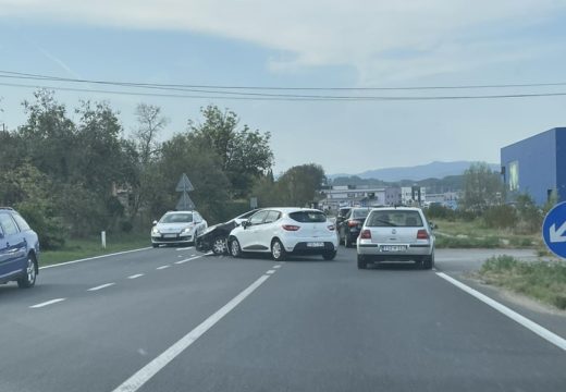 Saobraćaj otežan, vozila na putu: Saobraćajka u Ramićima