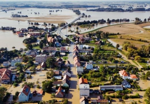 Poplave poharale područja od Rumunije do Poljske: Vodeni talas ide Dunavom – Poljska i Mađarska u trci s vremenom