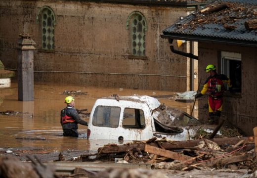HILJADE LJUDI UGROŽENO:Preko platforme “Balkan donira” moguće pomoći poplavljenim područjima u FBiH