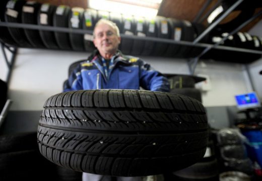 Od petka obavezna zimska oprema za vozila: Evo kolika je kazna za neposjedovanje iste