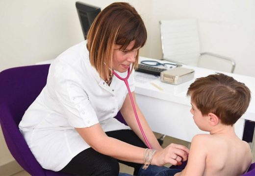 Sumnjaju na meningitis: Povećan broj pregleda djece u Kotor Varošu