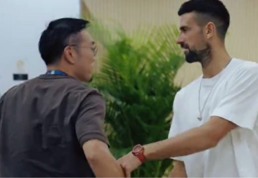 “Volim ovaj magični grad”: Đoković oduševio sve na kineskom jeziku, pa pokazao koliki je šmeker (Video)